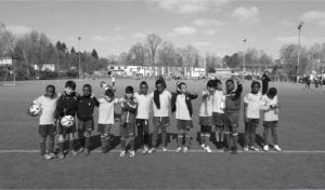 Gruppenbild von einer Jungen-Fußballmannschaft